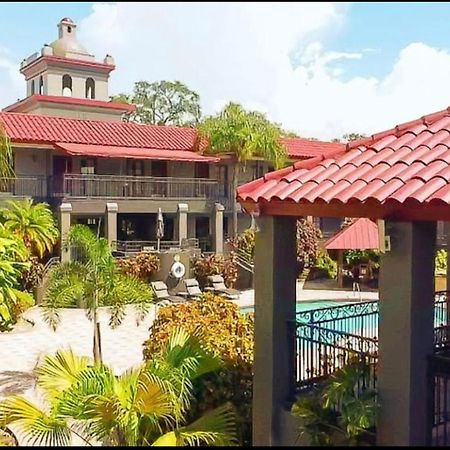 Red Roof Inn Plus & Suites Тампа Экстерьер фото