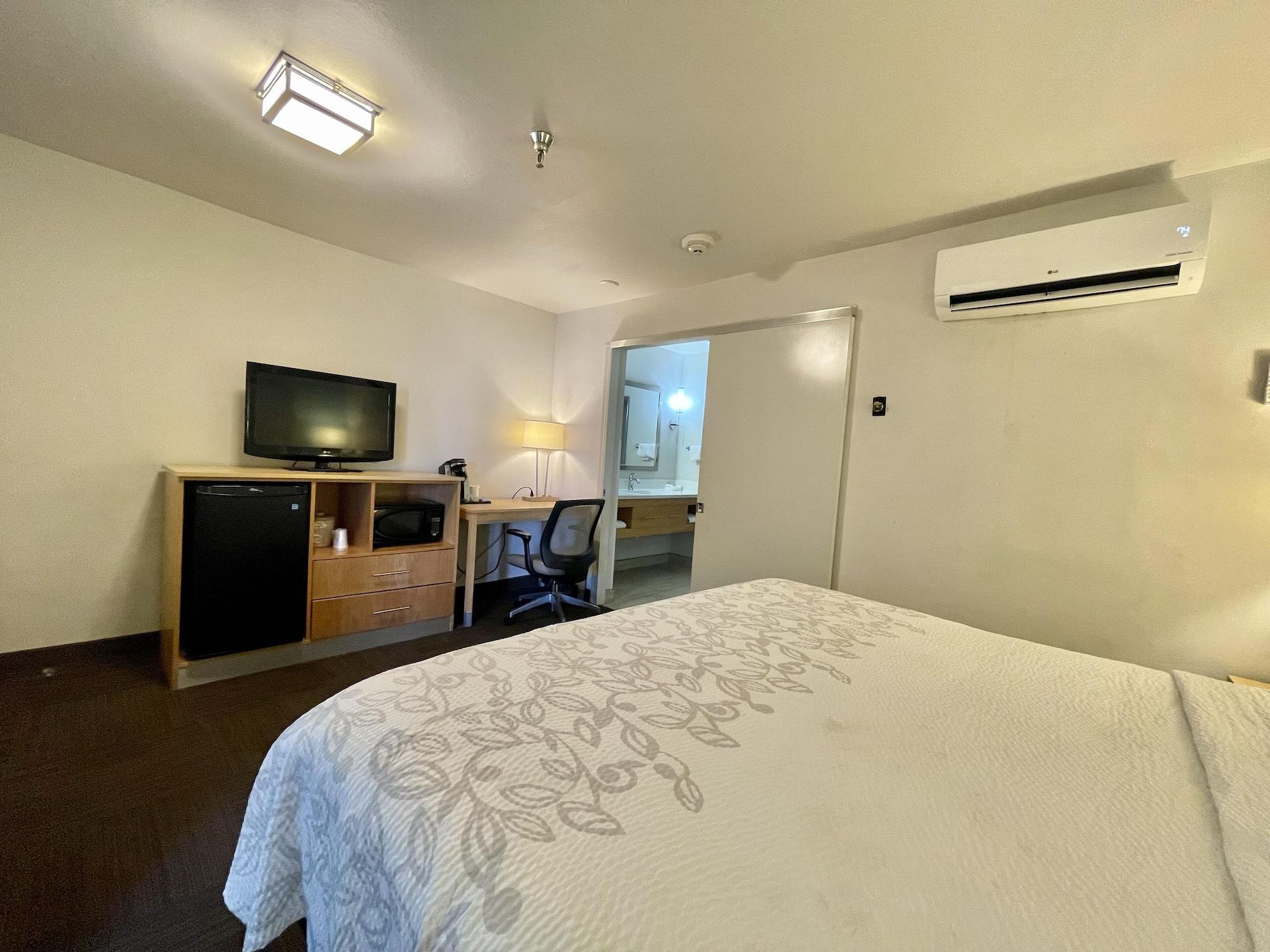 Red Roof Inn Plus & Suites Тампа Экстерьер фото