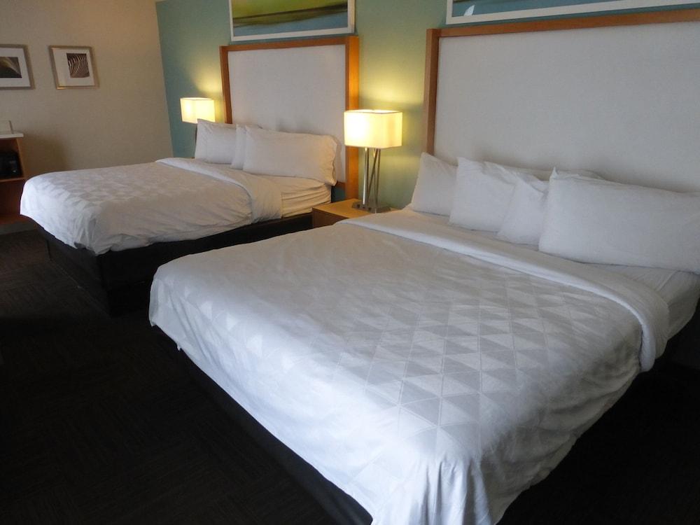 Red Roof Inn Plus & Suites Тампа Экстерьер фото