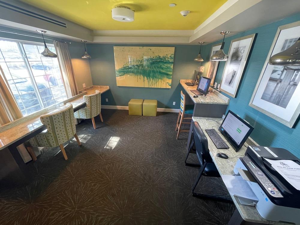 Red Roof Inn Plus & Suites Тампа Экстерьер фото