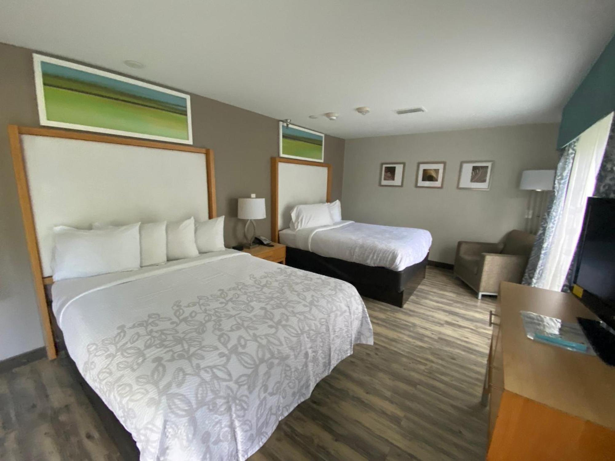 Red Roof Inn Plus & Suites Тампа Экстерьер фото