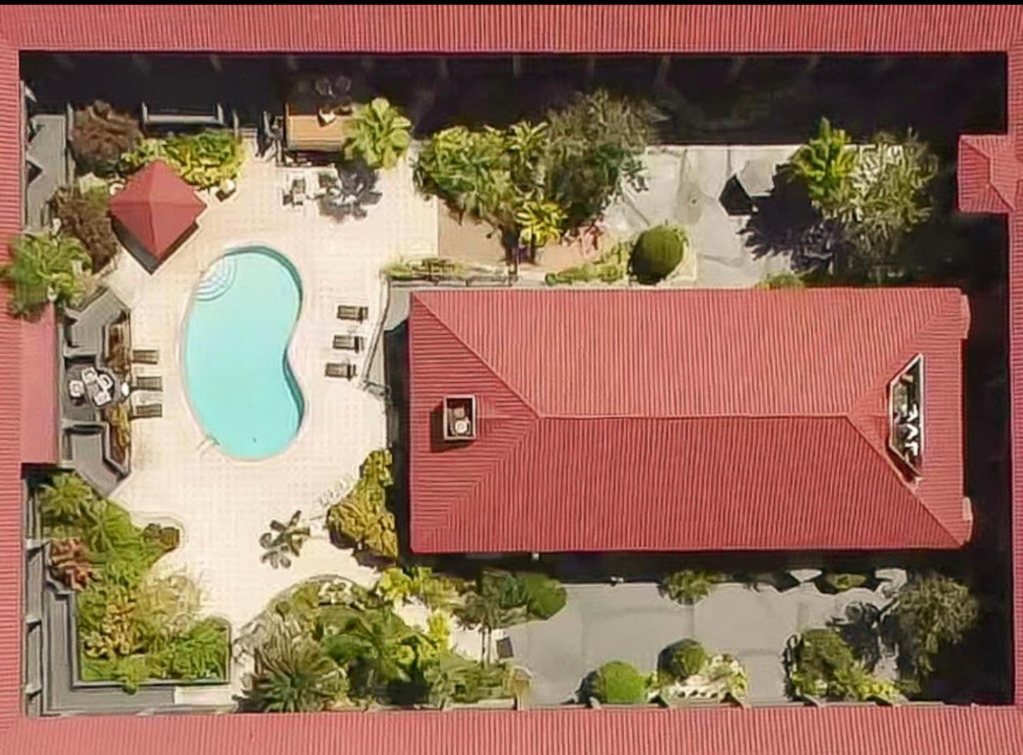 Red Roof Inn Plus & Suites Тампа Экстерьер фото