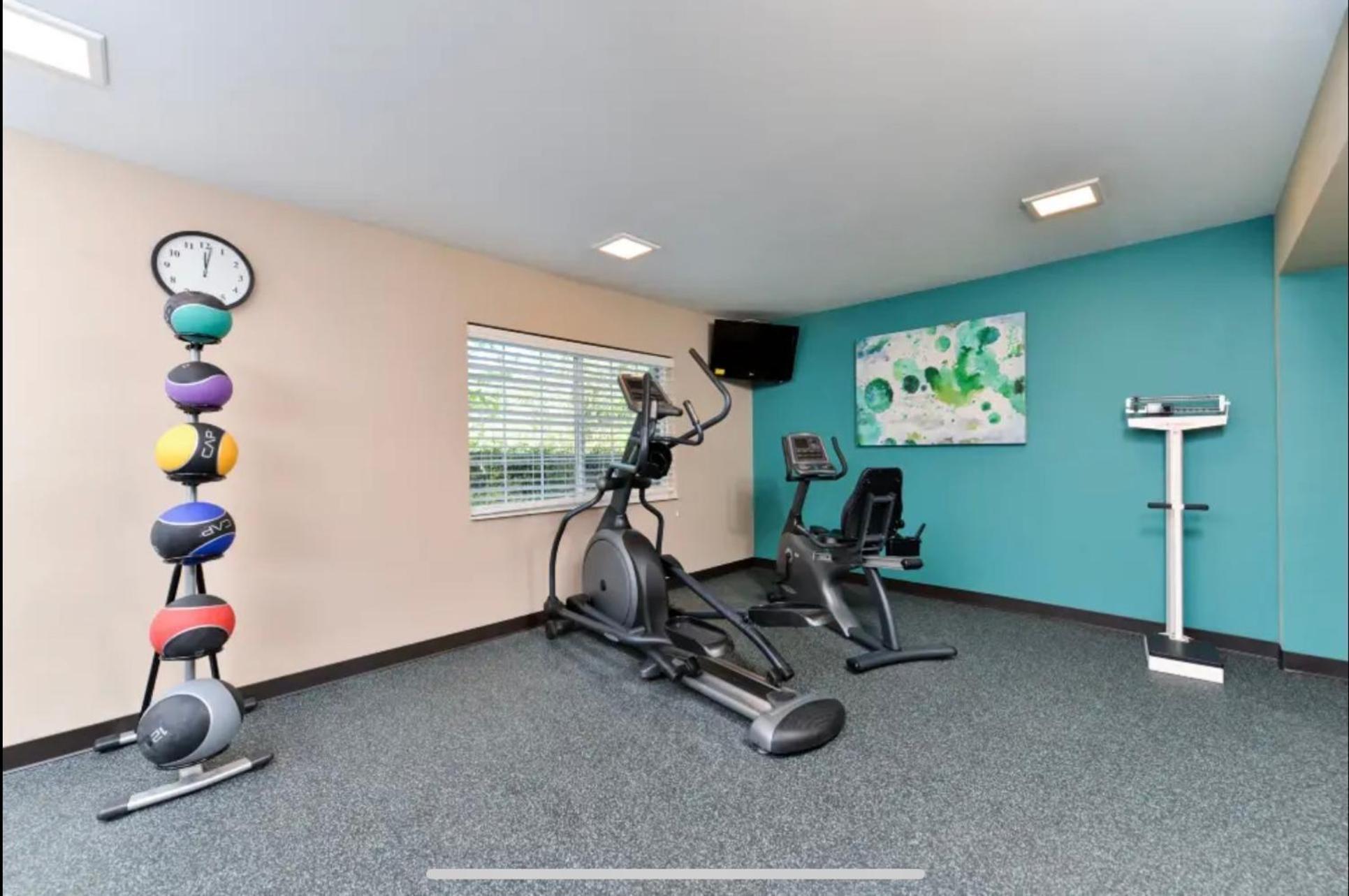 Red Roof Inn Plus & Suites Тампа Экстерьер фото