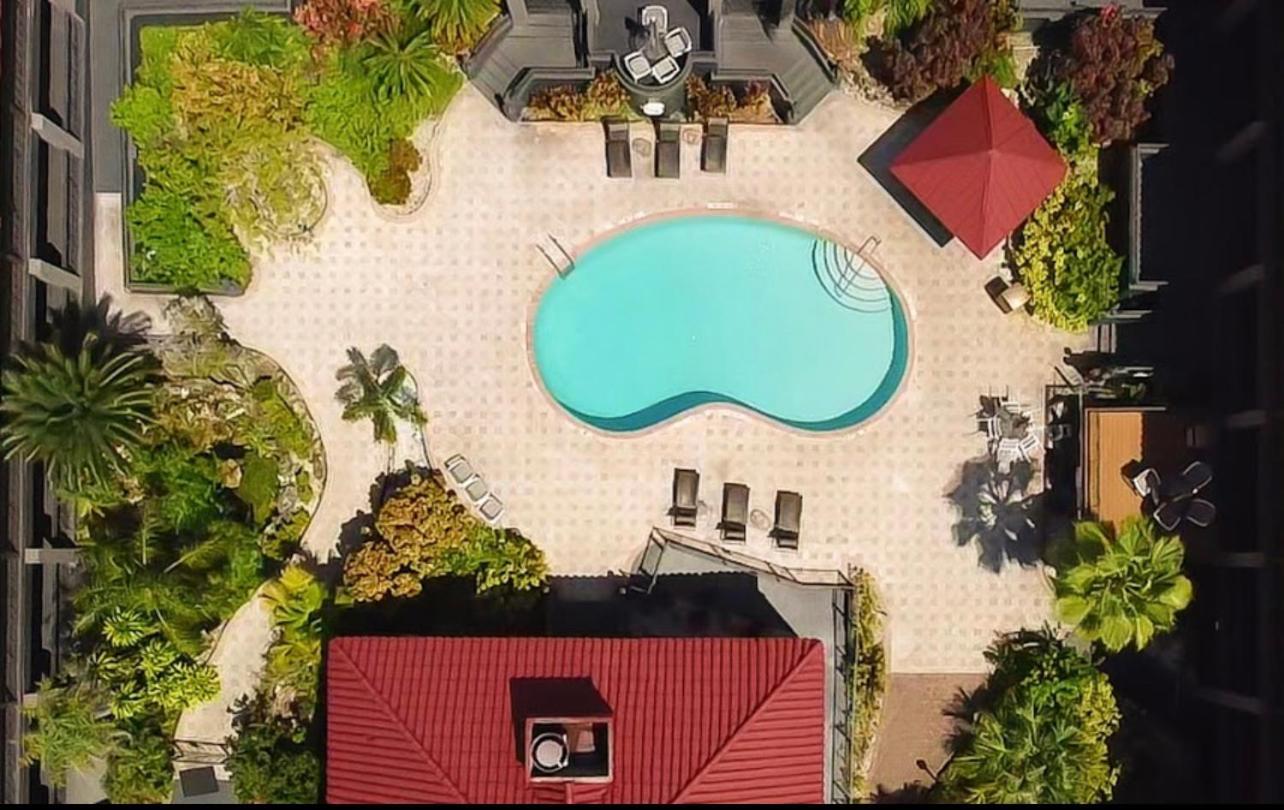 Red Roof Inn Plus & Suites Тампа Экстерьер фото