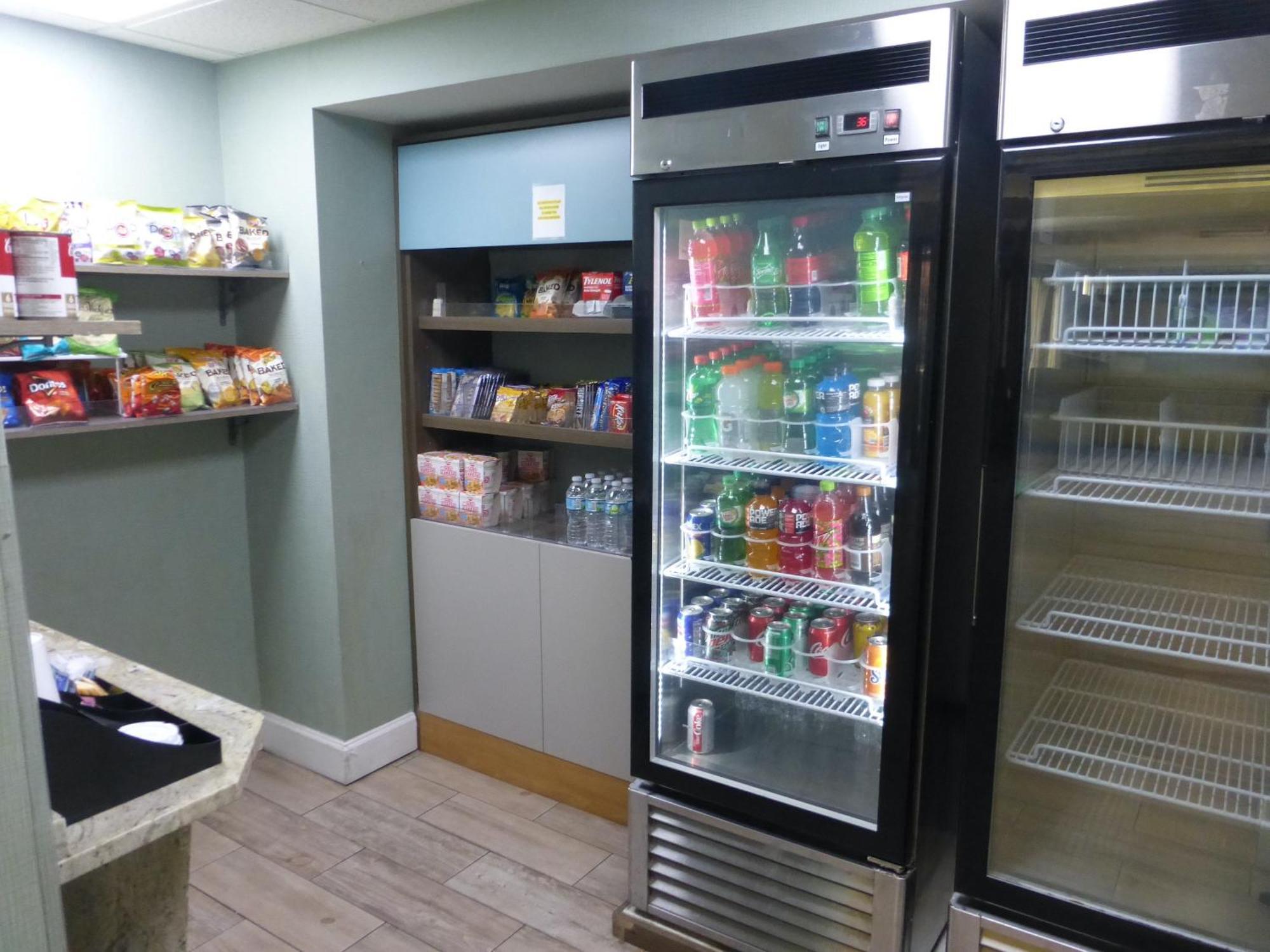 Red Roof Inn Plus & Suites Тампа Экстерьер фото