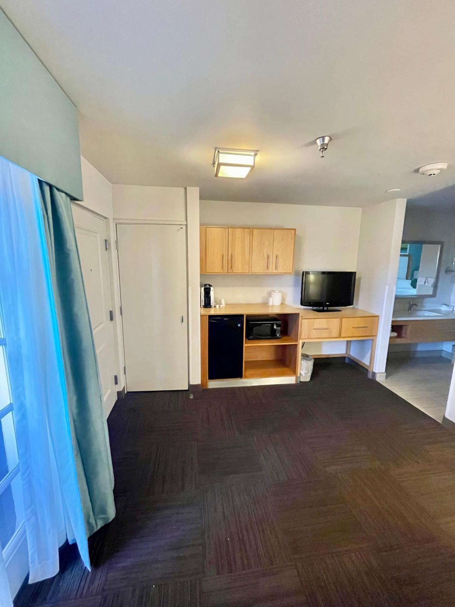 Red Roof Inn Plus & Suites Тампа Номер фото