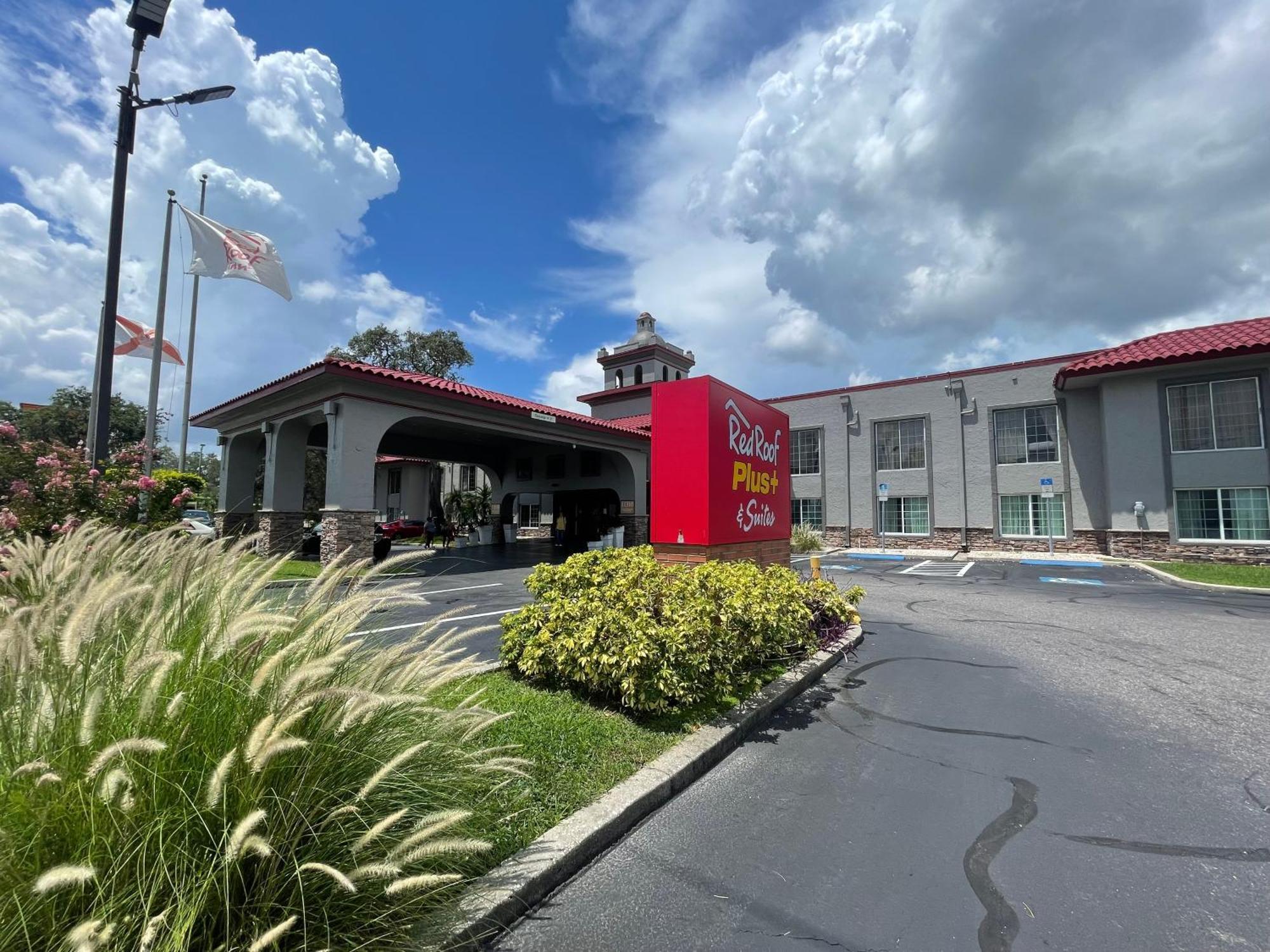 Red Roof Inn Plus & Suites Тампа Экстерьер фото