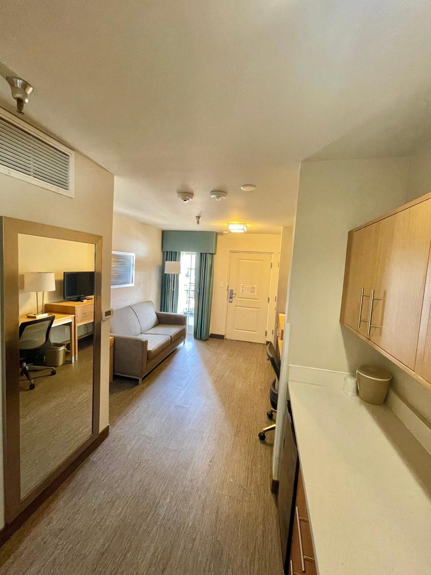 Red Roof Inn Plus & Suites Тампа Номер фото