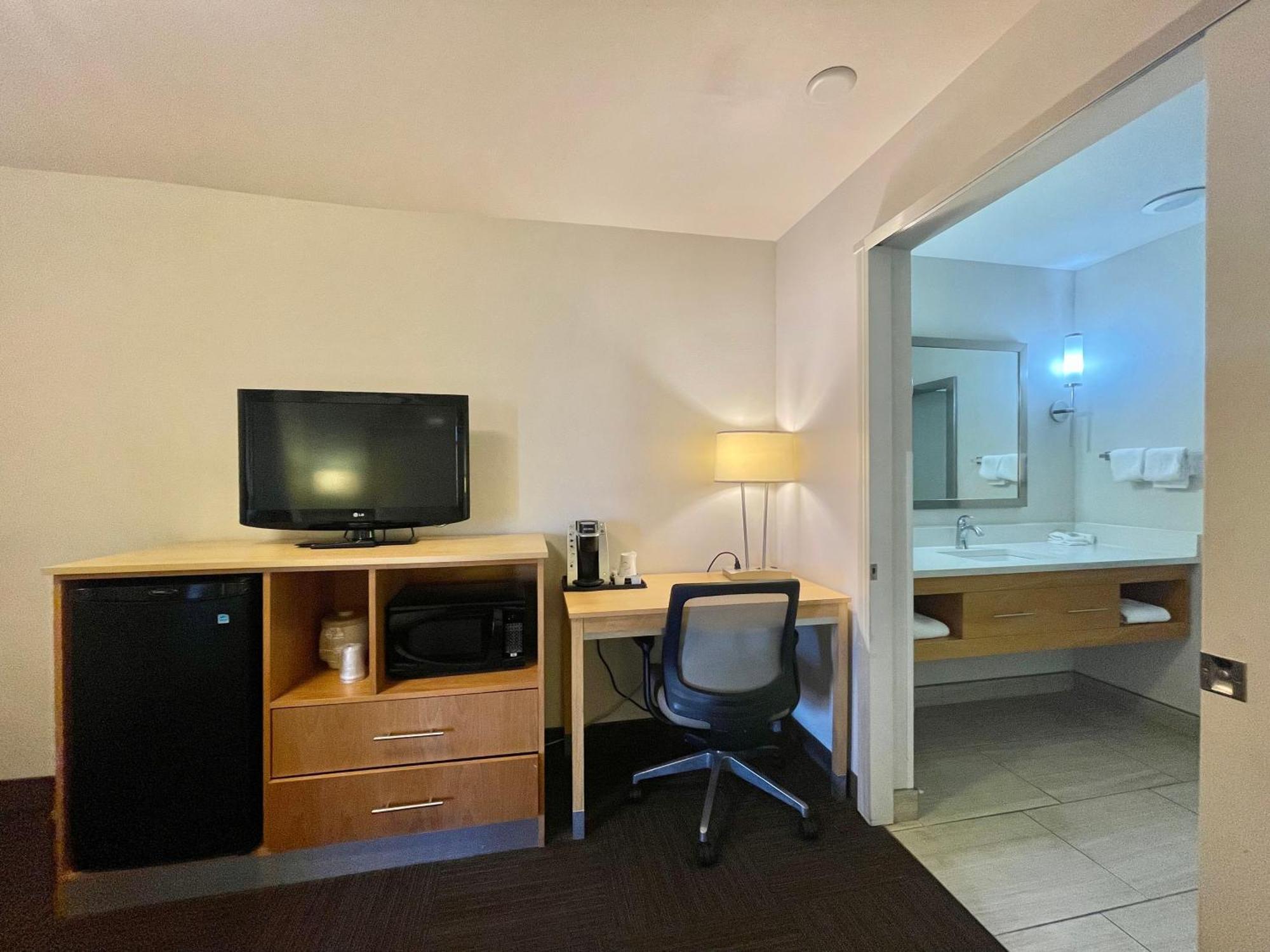 Red Roof Inn Plus & Suites Тампа Номер фото