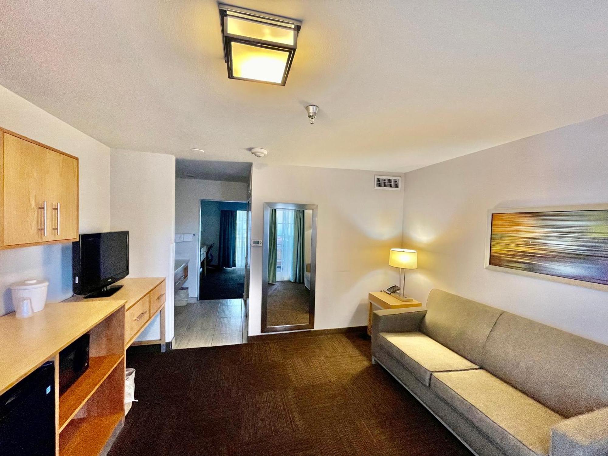 Red Roof Inn Plus & Suites Тампа Номер фото