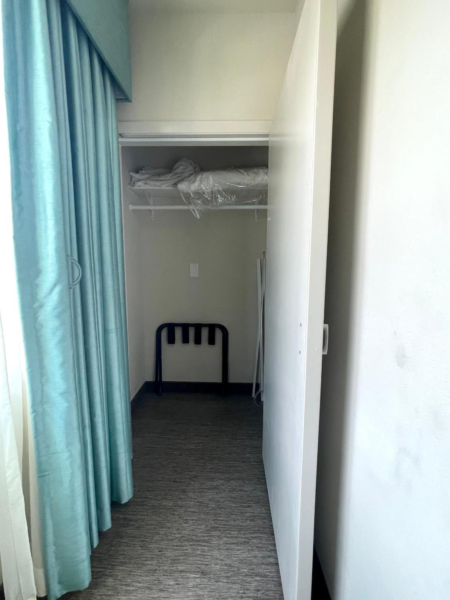 Red Roof Inn Plus & Suites Тампа Номер фото